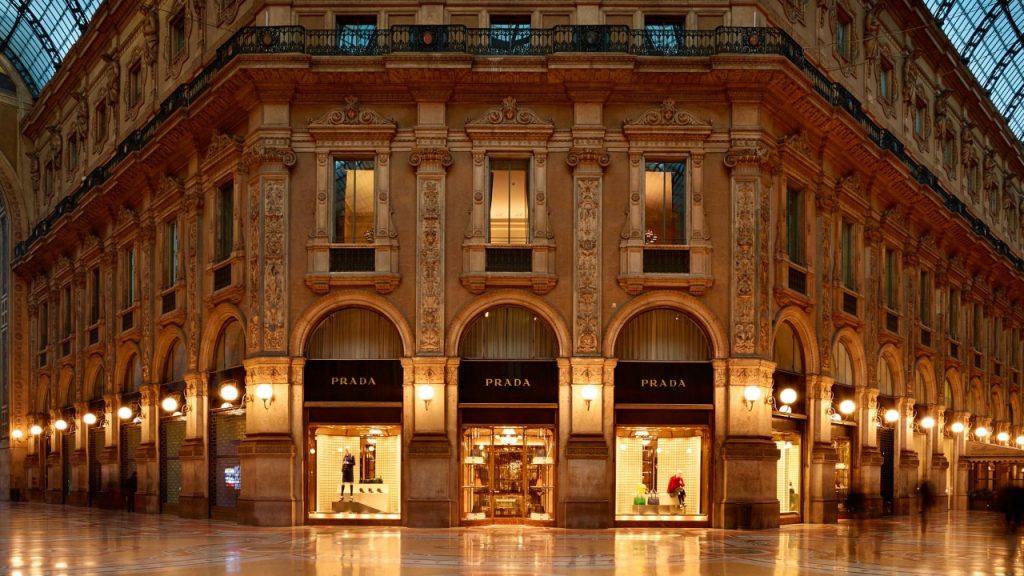Prada Passaporte Fashionista